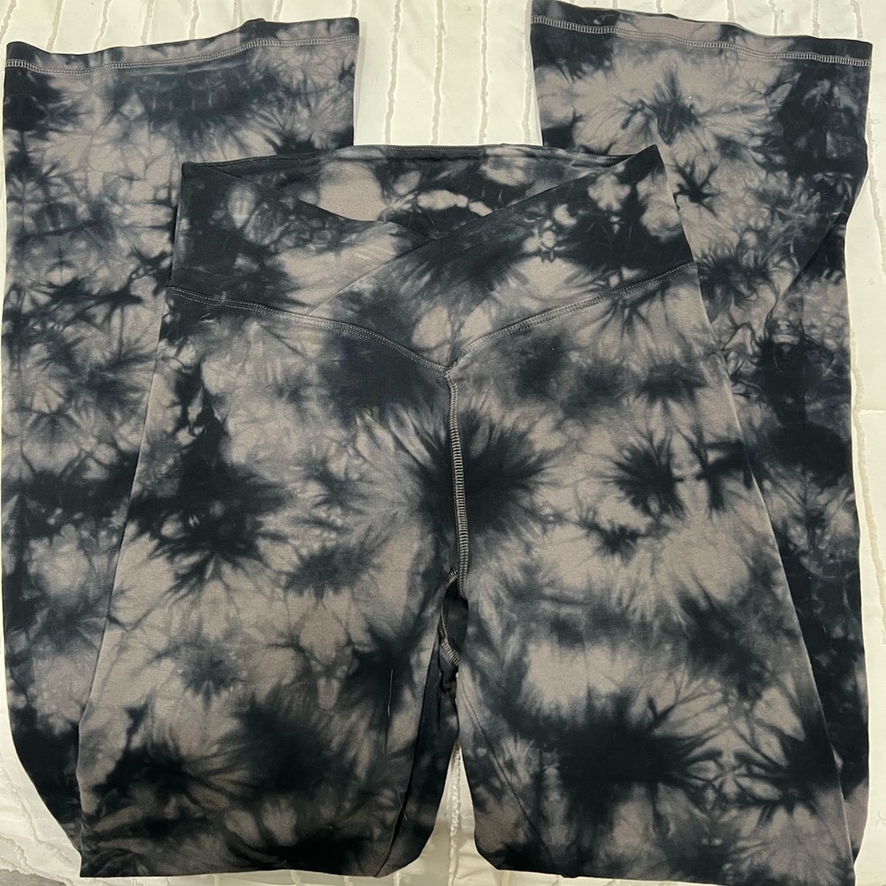 VS Pink crossover flare leggings